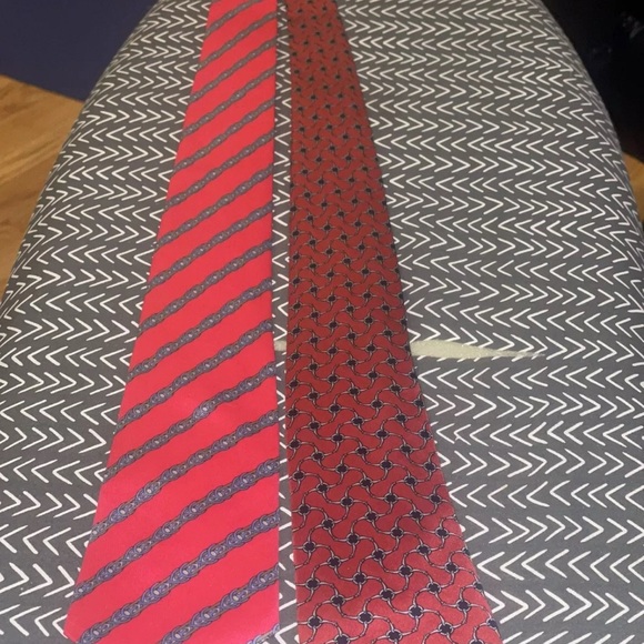 Red Striped Men's Tie - Picture 4 of 10
